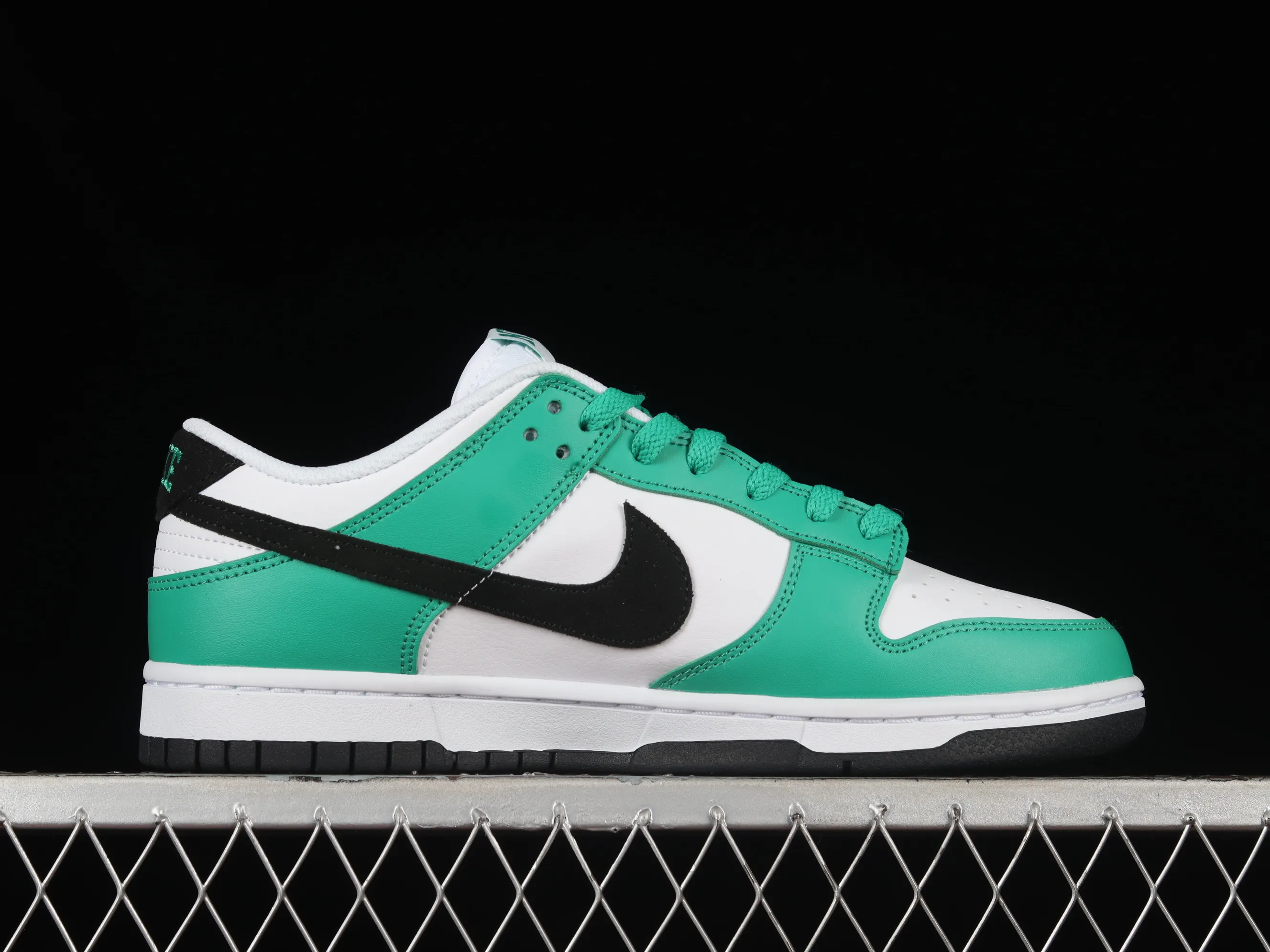 All categories Nk SB Dunk series Nk SB Dunk Low low-top sneakers C version Nk SB Dunk Low "Lottery Green" Heineken replacement SB low-top casual sneakers FN3612-300